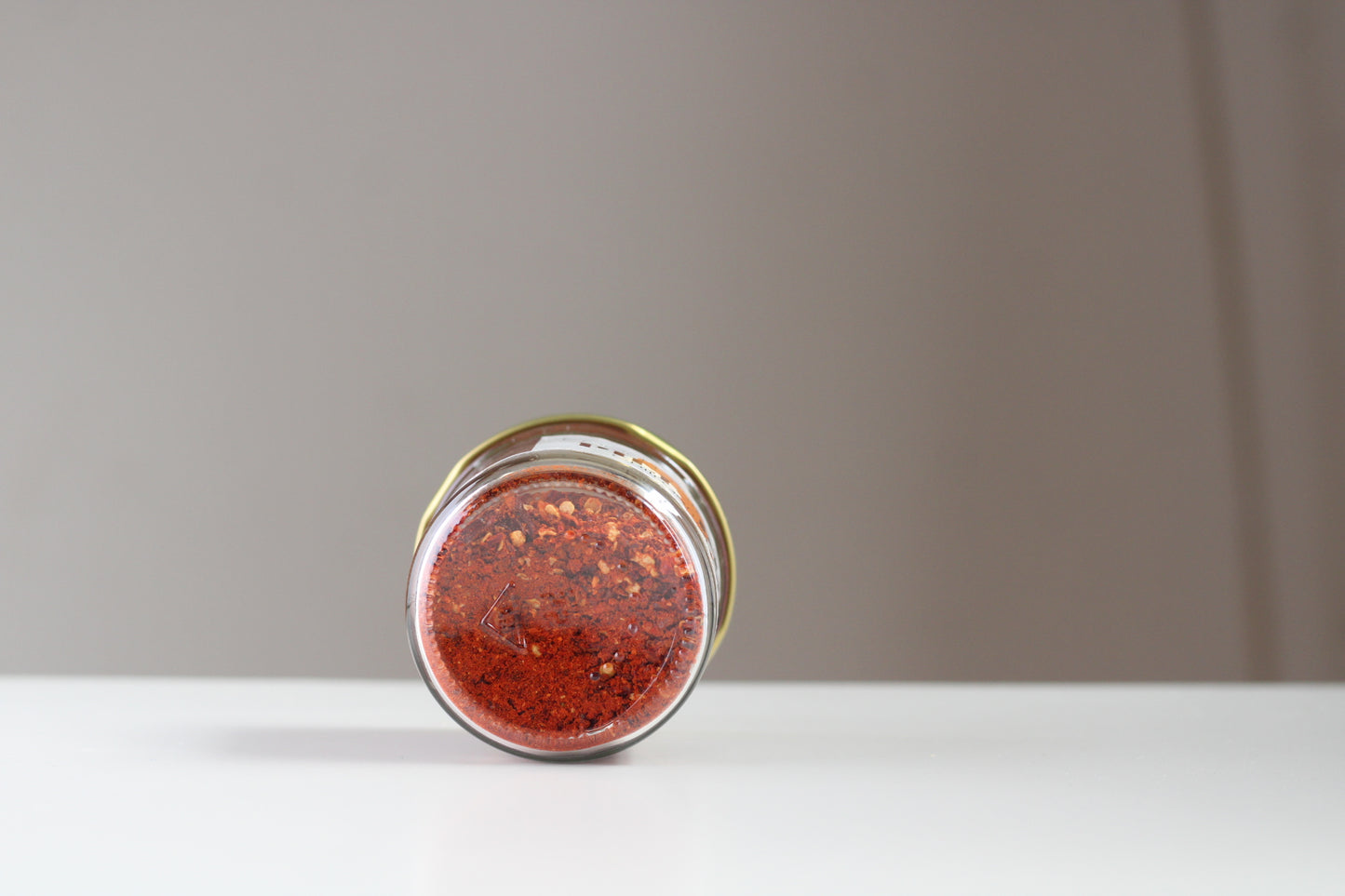 Pili-Pili Chili gemahlen. Wundervoll aromatisch. Verfeinert jedes scharfe Gericht.