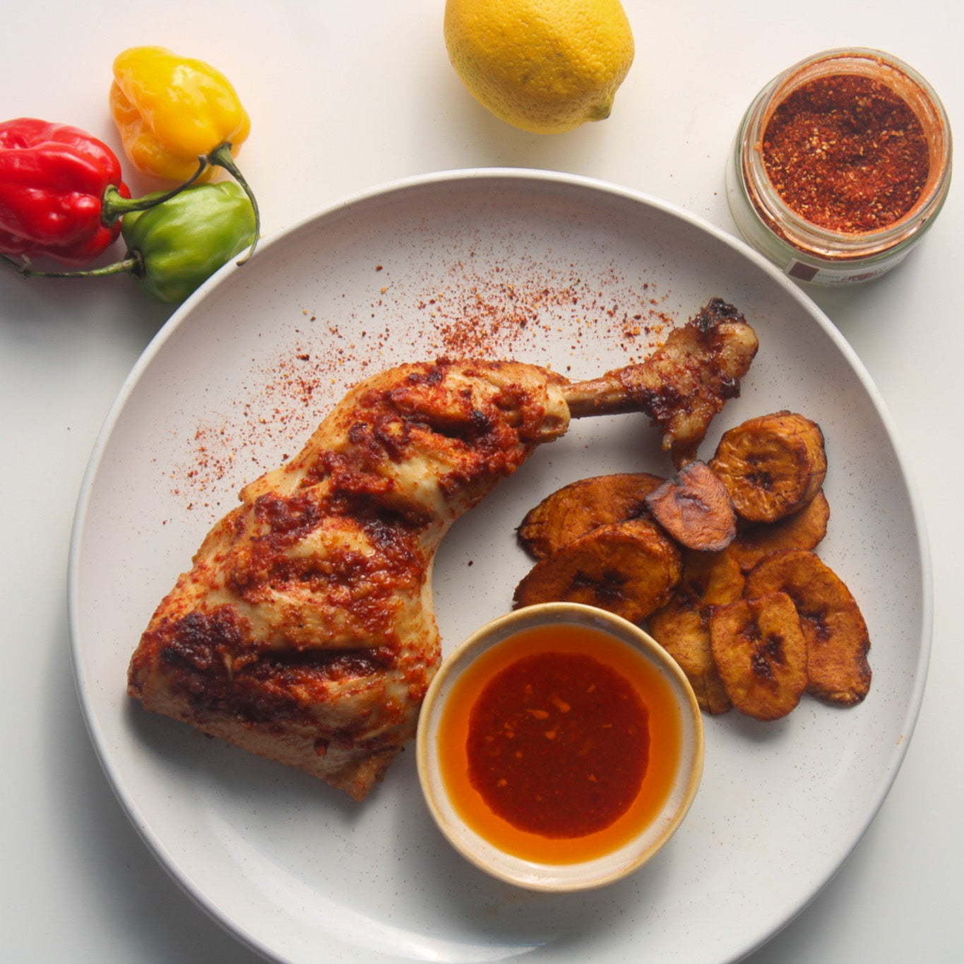 Pili-Pili Chili gemahlen. Wundervoll aromatisch. Verfeinert jedes scharfe Gericht.